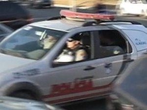 Taxista é preso por divulgar localização de blitz