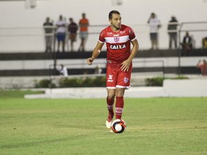 Torcida vai ao CT protestar contra momento do CRB; Edson Borges deixa o clube