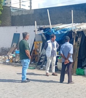 Barraco é removido pela prefeitura de Maceió que recolhe cerca de três toneladas de entulho do local