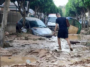 Inundações na Espanha deixam mais de 60 mortos e rastros de destruição