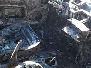 Veículo é destruído em incêndio em Jacarecica