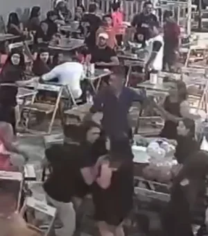 Homem é preso após perseguir segurança com faca em petiscaria de Arapiraca