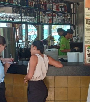 Programa “De Olho Vivo no Verão” reforça segurança alimentar na orla de Maceió