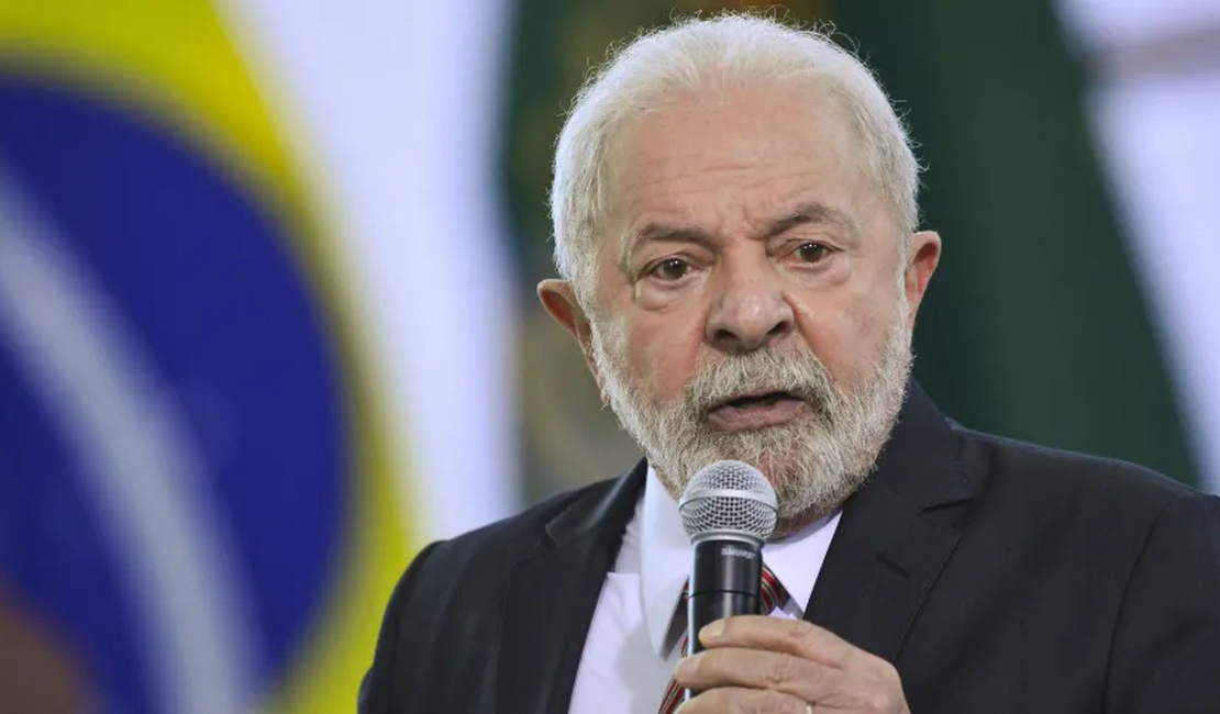 Lula completa um mês de governo com aceno ao passado e crises políticas