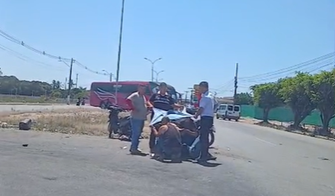 Colisão entre veículos deixa homens feridos na AL-220, em Arapiraca