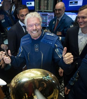 Bilionário Richard Branson vai ao espaço no domingo a bordo do foguete da Virgin Galactic