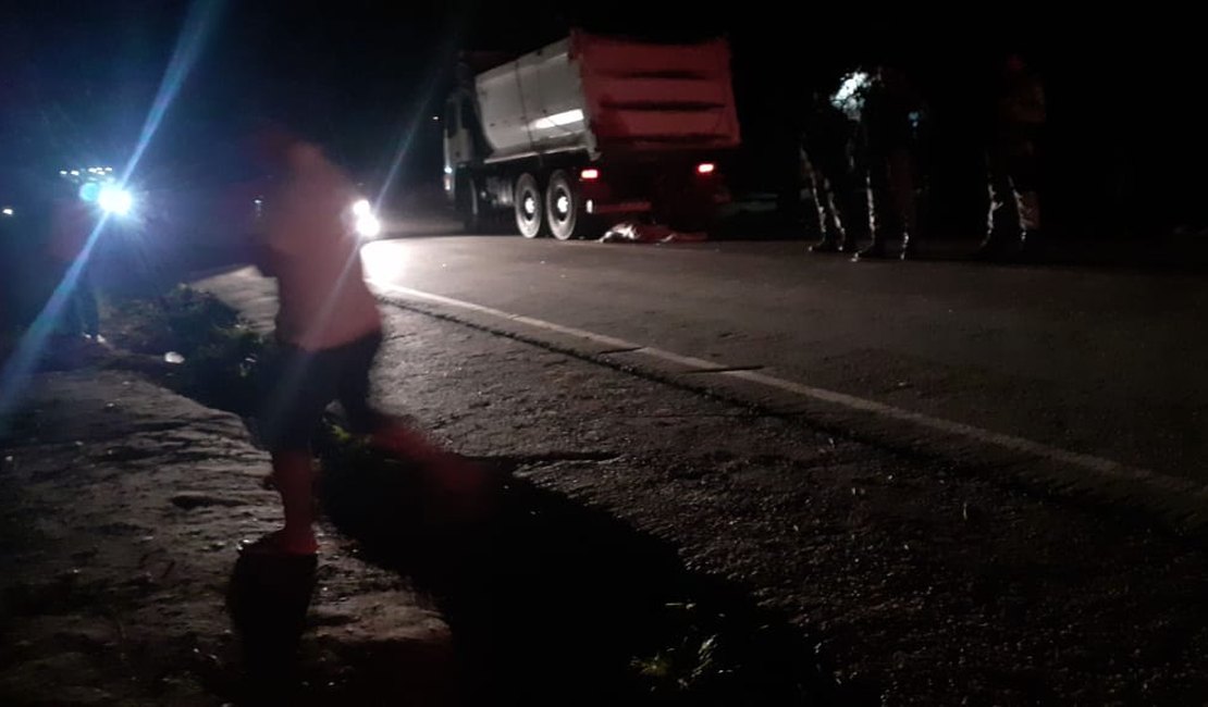 Motociclista e cavalo morrem após colisão em São Miguel dos Campos