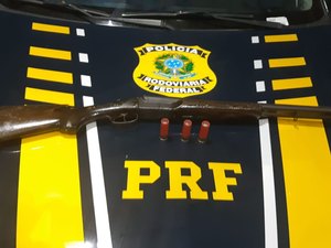 Homem é preso com espingarda enquanto ajudava populares em União dos Palmares 