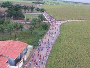 Mais de  2,5 mil veículos participam de carreata de Arthur Albuquerque em Limoeiro de Anadia