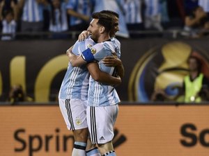 Messi faz três e Argentina aplica goleada no Panamá