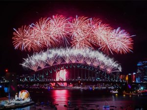 Com fogos, luzes e velas, Austrália, Nova Zelândia e Japão celebram 2022