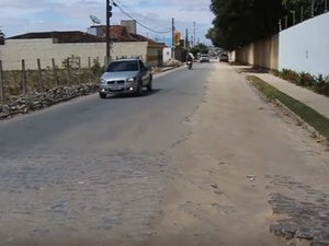 Prefeitura deixa ruas com obras inacabadas e população reclama da situação