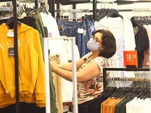 Taxação de compra até US$ 50 opõe varejo local e chinesas