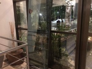 Torcedores tentam invadir hotel do Corinthians após derrota para o CSA