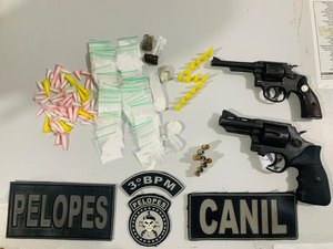 PM é acionada para festa clandestina em Arapiraca e encontra drogas e armas