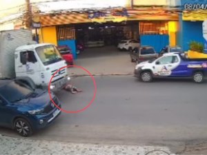 Homem é atropelado por picape e por pouco não acaba atingido por caminhão em Arapiraca