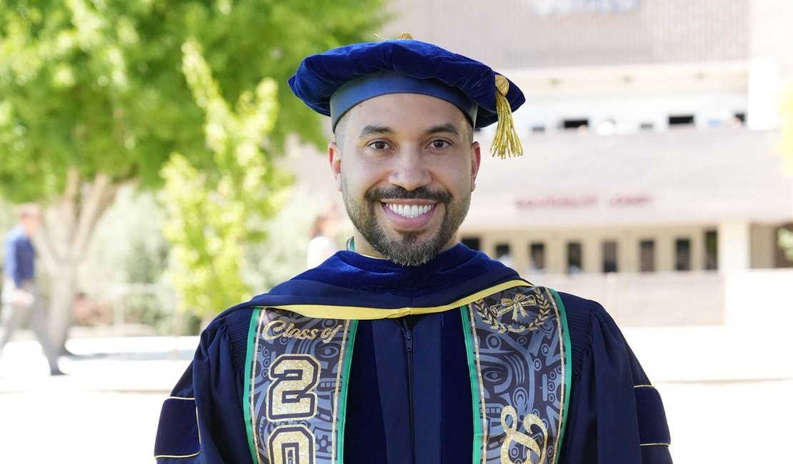 Gil do Vigor se forma no doutorado e anuncia convite para dar aulas na Universidade de Chicago
