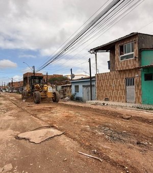 Prefeitura amplia frentes de pavimentação na parte alta de Maceió