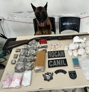Polícia apreende grande quantidade de drogas no bairro Canafístula, em Arapiraca