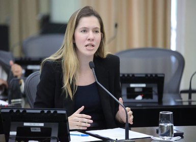 Cibele Moura defende mudança no sistema de proteção às mulheres e destaca lei de sua autoria