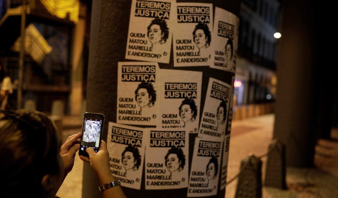 Bolsonaro demitirá quem postou 'Ele não', 'Foi golpe' e 'Marielle vive'