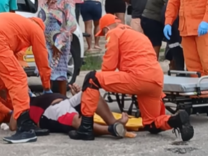 Colisão entre motocicletas deixa duas pessoas feridas em Penedo