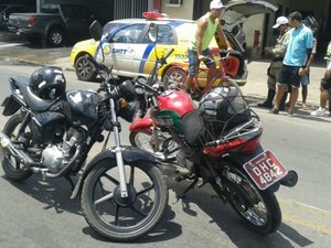 Motos colidem e deixam trânsito lento no bairro Ouro Preto