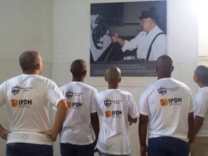 Jovens socioeducandos visitam exposição no Museu Pierre Chalita