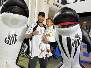 Mavie é atingida por bola na cabeça e reação de Neymar viraliza