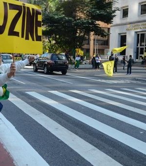 Manifestantes fazem ato de apoio à operação Lava Jato em São Paulo