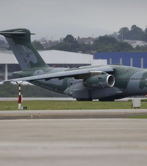 Quinta aeronave da FAB parte de Israel com 215 brasileiros