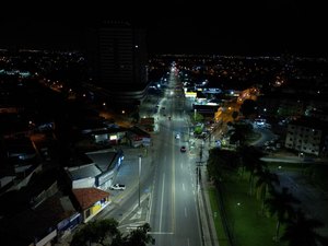 Modernização da iluminação: Avenida Menino Marcelo recebe mais de 500 luminárias de LED