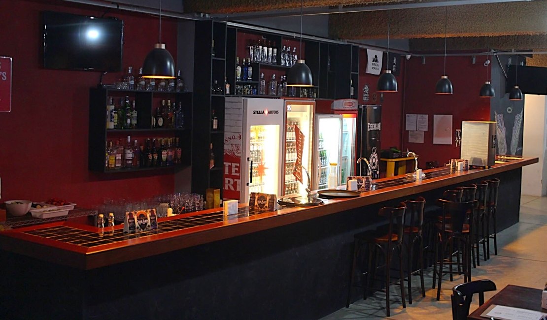 Primeiro fim de semana de reabertura de bares em Maceió será teste para Sesau