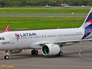 Avião da Latam erra pista e, por um tris, torre evita tragédia em SP
