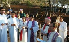 Bispo Dom Valério Breda participa de Via Sacra no Morro da Massaranduba, em Arapiraca