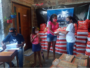 [Vídeo] Central Única das Favelas entrega cestas básicas para famílias carentes de Arapiraca