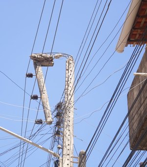 Parte de poste de energia quebra e causa transtornos em Maragogi