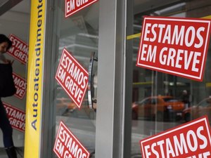 Bancários realizam assembleia para decidir se encerram greve nesta quinta-feira