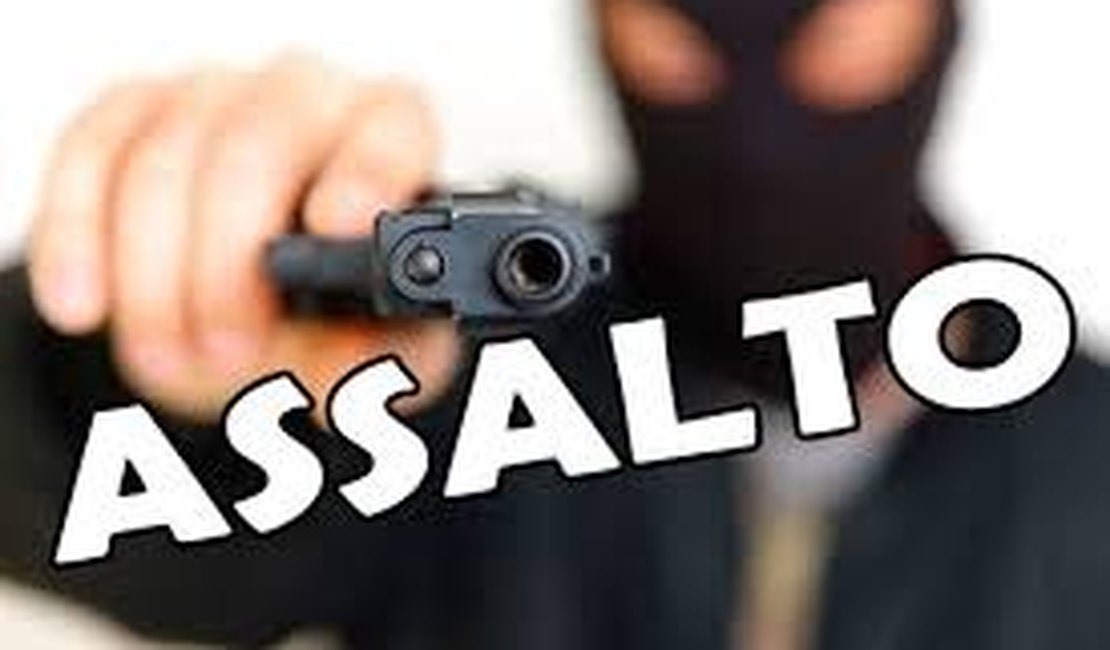 Homens armados invadem residência, roubam motocicleta, dinheiro, documentos e espanca morador em Messias