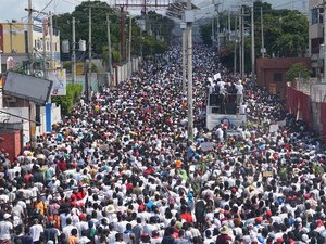 Milhares de pessoas vão às ruas pedir a renúncia do presidente do Haiti