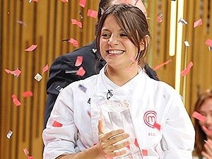 Vencedora da primeira temporada do 'MasterChef' finaliza estágio na França