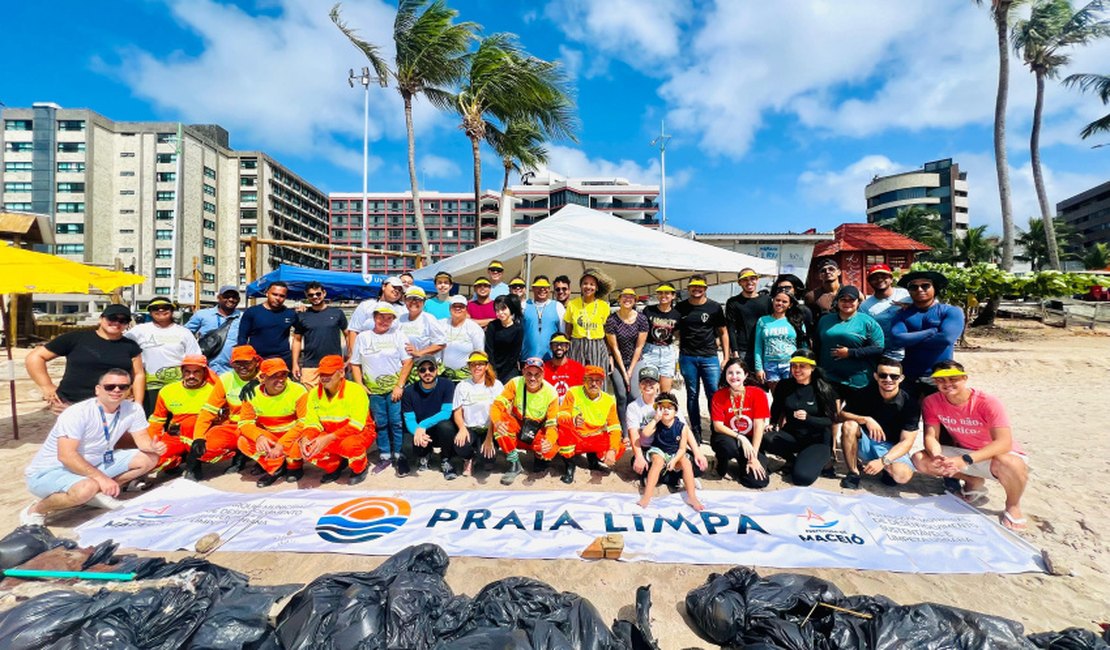 Mutirão retira mais de 100kg de lixo da praia de Ponta Verde