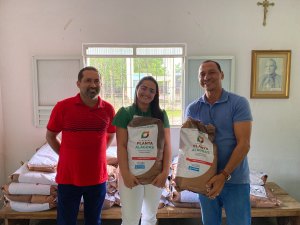 Agricultores de Penedo recebem sementes de feijão do Programa Planta Alagoas