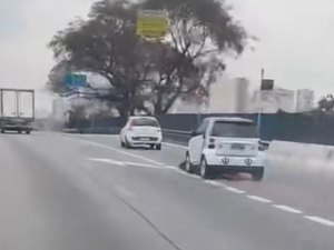 Motorista arrasta moto e é cercado por motoboys em SP: 'Cê perdeu a noção?'