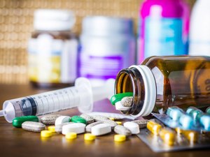 Descarte correto de medicamentos vencidos evita contaminação e doenças, alerta Alurb