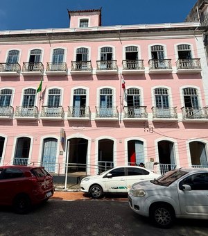 Biblioteca Pública Graciliano Ramos recebe exposição 'Arte, Vida e Superação'