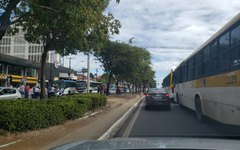 Trânsito segue congestionado na Avenida Fernandes Lima