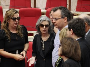 Em velório de Teori, Cármen Lúcia pede fotografia depois de saída de Temer