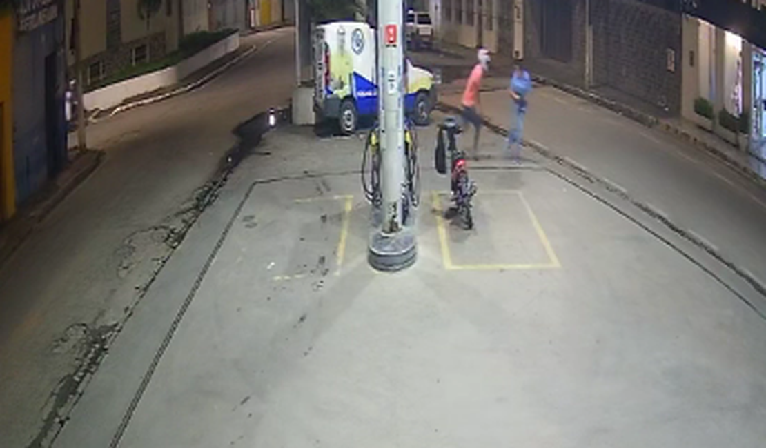 [Vídeo] Frentista é atacada por cliente em posto de combustíveis de Arapiraca