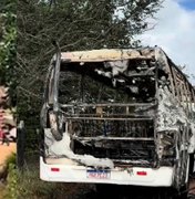 Ônibus escolar é destruído por incêndio após pane elétrica em Craíbas